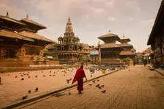 Plaza durbar del valle de Katmandú al atardecer, con sus templos newari