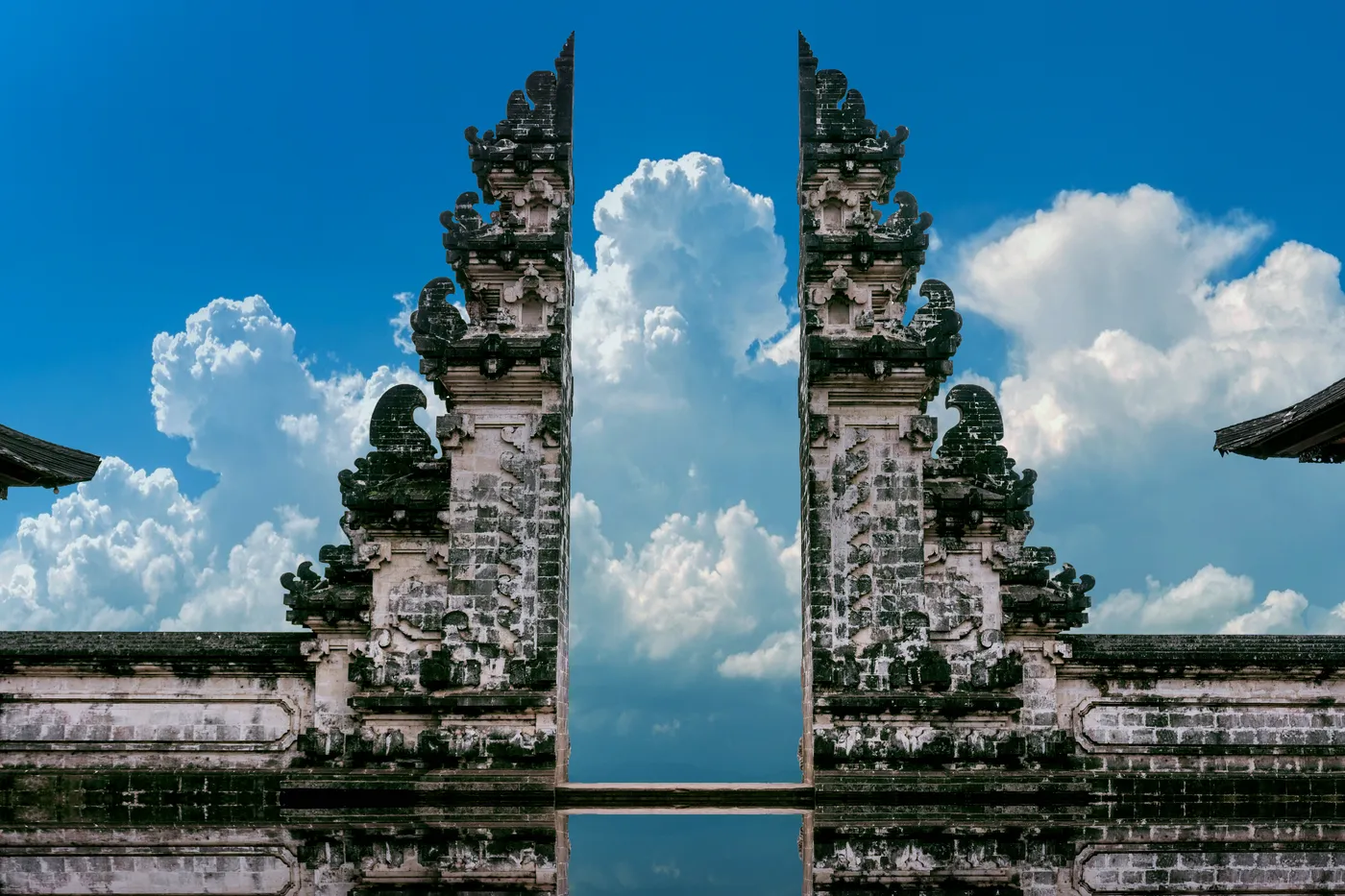 La Puerta del Cielo de Lempuyang enmarcando el monte Agung, en Bali