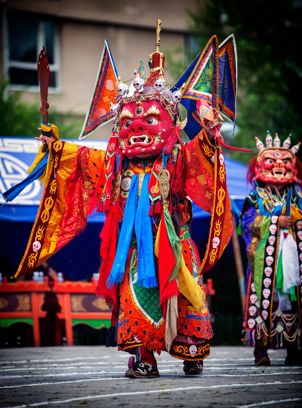 Danza tsam con máscaras ceremoniales en Mongolia
