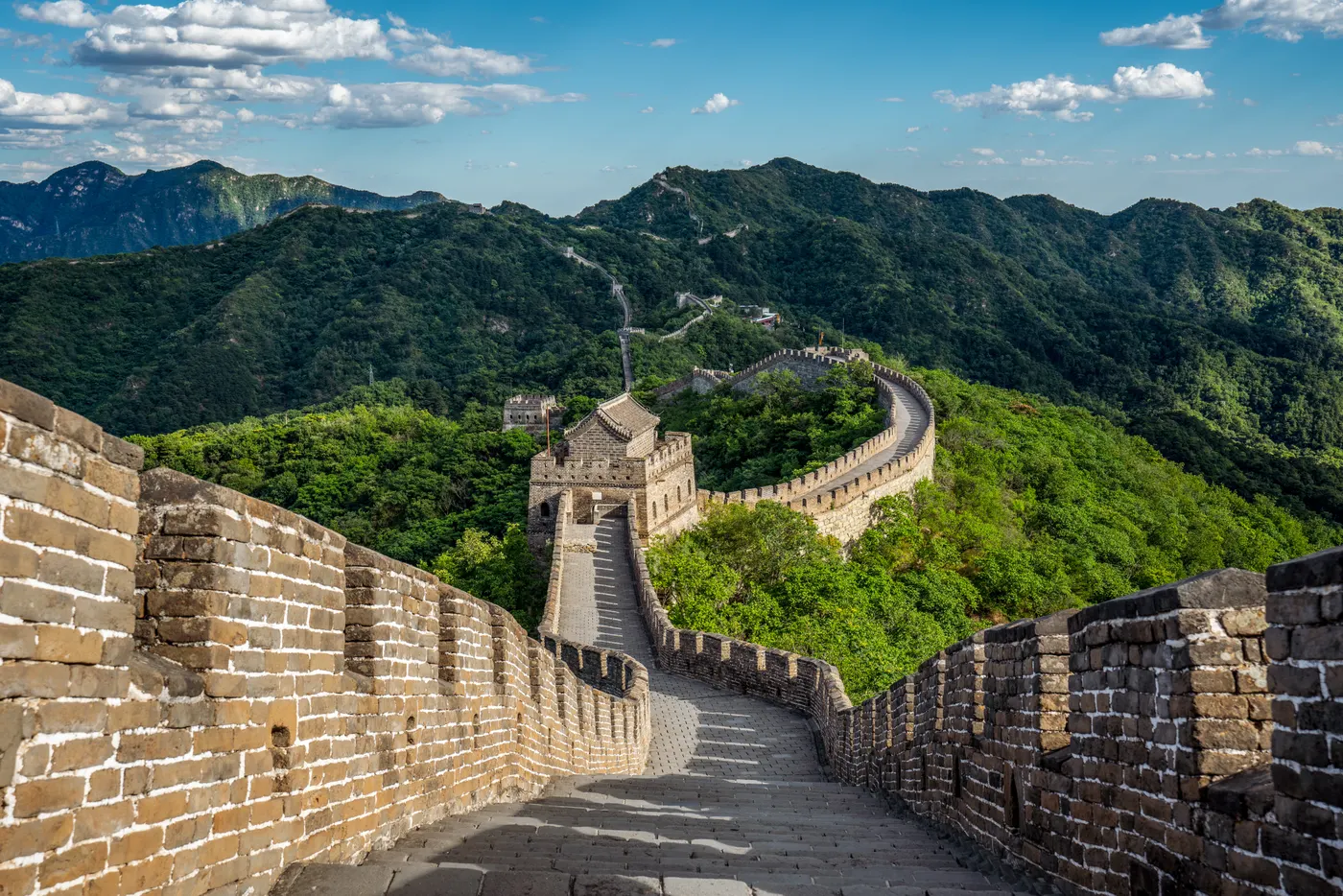La Gran Muralla china recorriendo las montañas al norte de Pekín